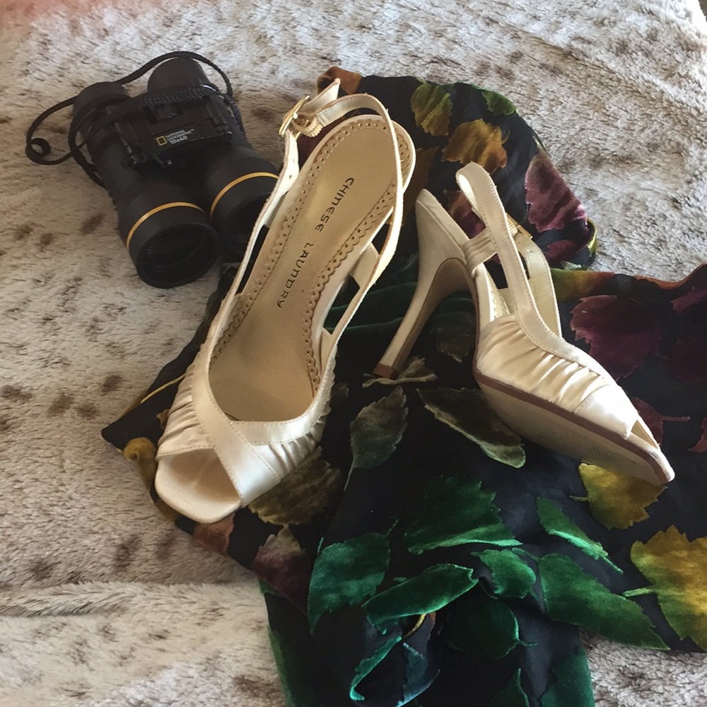 🥂Champagne Chinese Laundry Collette Pumps